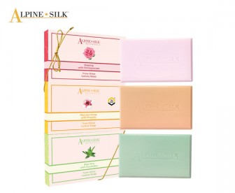 Alpine Silk 雅沛丝 香皂3件套 (玫瑰果 40g+麦卢卡蜂蜜 40g+芦荟 40g) Alpine Silk 雅沛丝 香皂3件套 (玫瑰果 40g+麦卢卡蜂蜜 40g+芦荟 40g)